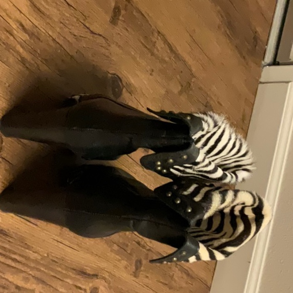 Boots - Picture 3 of 3